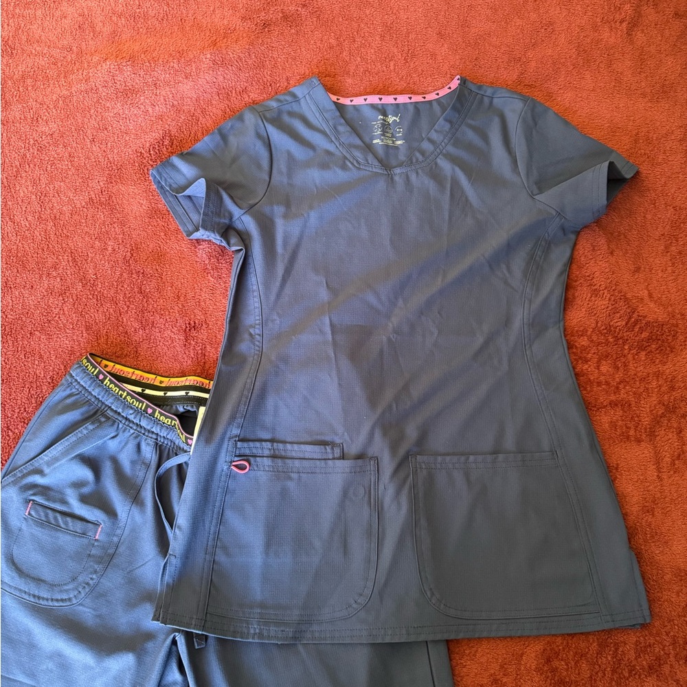 Navy Scrub Top and Pants Set

Size small